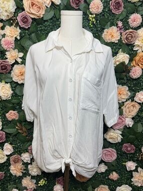 Splendid White Tie-Hem Button Down Shirt